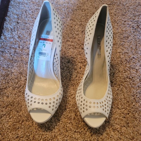BCBGeneration Sherrie White Perforated Leather Peep Toe Heels – pre-owned - Picture 2 of 3